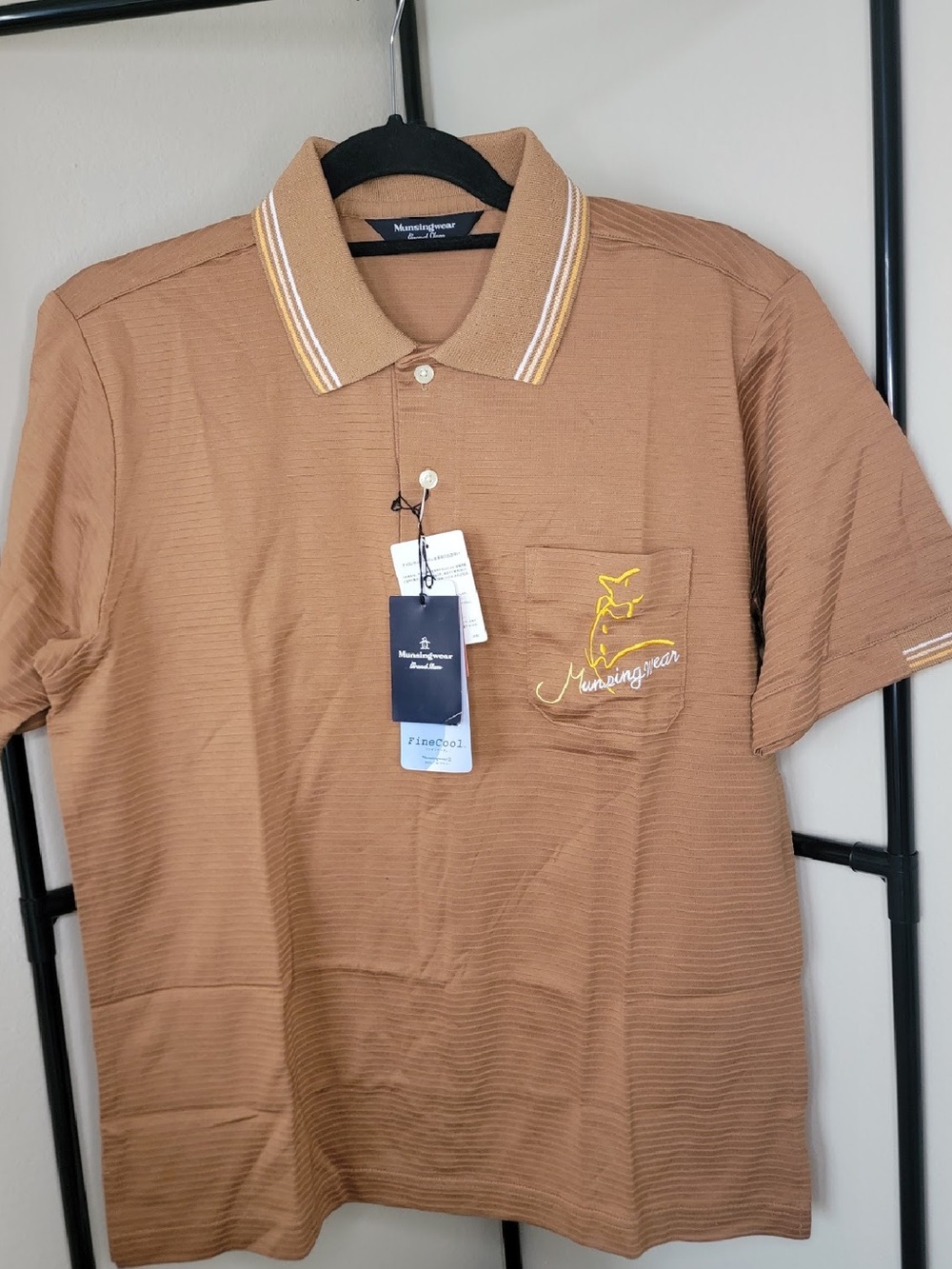 Men’s Golf Munsingwear Brown Short-Sleeve Polo with Embroidered Pocket